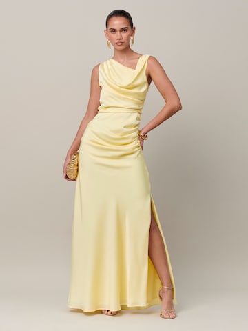 Sável - Vestido de festa 'Poppie' em amarelo