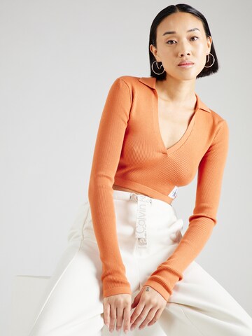 Calvin Klein Jeans Sweter w kolorze pomarańczowy: przód