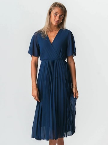 Rochie ' Lina ' de la TEESHOPPEN pe albastru: față