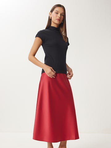 Happiness İstanbul Hame värissä punainen