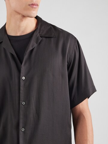 Fit confort Chemise 'SLHCHARLIE' SELECTED en noir