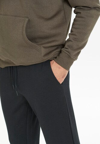 Virtus Tapered Hose 'ODETTA' in Schwarz