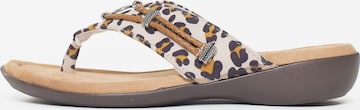 Minnetonka T-bar sandals 'Silverthorne360' in White: front