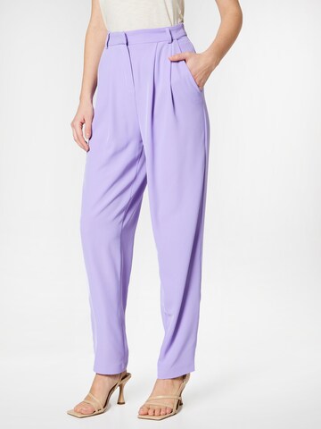 Guido Maria Kretschmer Women - Tapered Pantalón plisado 'Elenie' en lila: frente