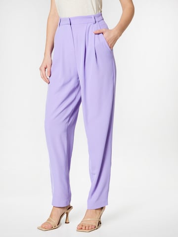 Guido Maria Kretschmer Women Tapered Pleat-Front Pants 'Elenie' in Purple: front