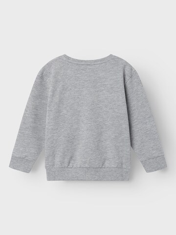 NAME IT Sweatshirt 'ANS CARS' i grå