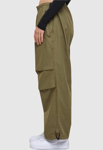 Urban Classics Loose fit Trousers in Green