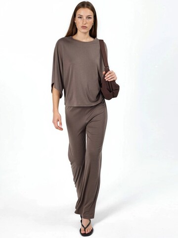 Busem Shirt in Braun: Vorderseite