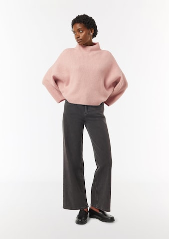 COMMA Cape in Pink