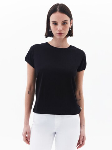 OXXO Shirt in Black: front