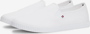 TOMMY HILFIGER Slip on -tennarit 'Essential' värissä valkoinen