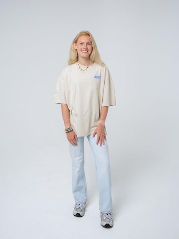 BAYSIDE BOUND Oversized shirt 'THE RUNNING UNISEX OVERSIZE TEE' in Beige