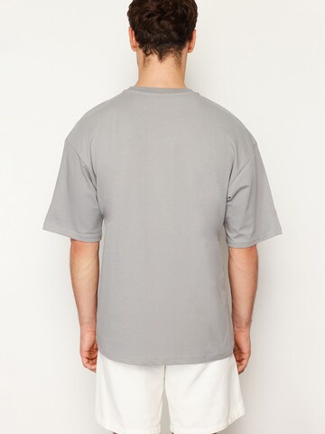 T-Shirt Trendyol en gris