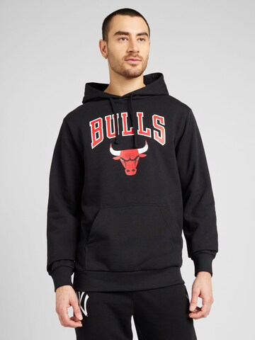 NEW ERASweater majica 'NBA' - crna boja: prednji dio