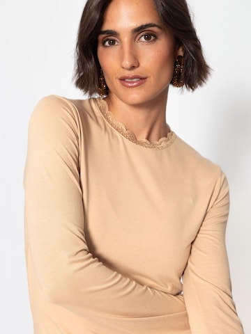 Maglietta di SASSYCLASSY in beige