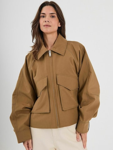 NORR Välikausitakki ' Miller ' värissä vihreä: etupuoli