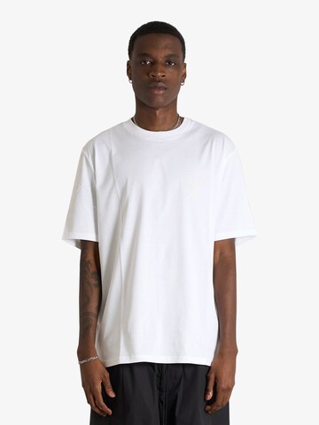 T-Shirt LOW BRAND en blanc : devant
