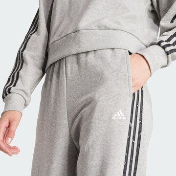 ADIDAS SPORTSWEAR Дънки Tapered Leg Спортен панталон 'Essentials' в сиво