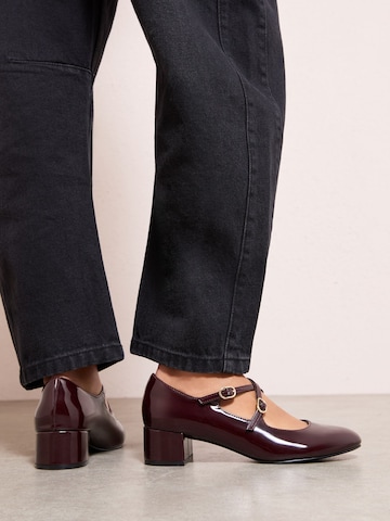 Décolleté di Friends Like These in rosso