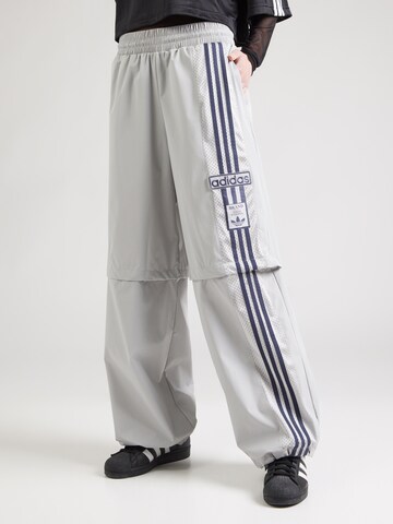 Baggy Pantaloni di ADIDAS ORIGINALS in grigio: frontale
