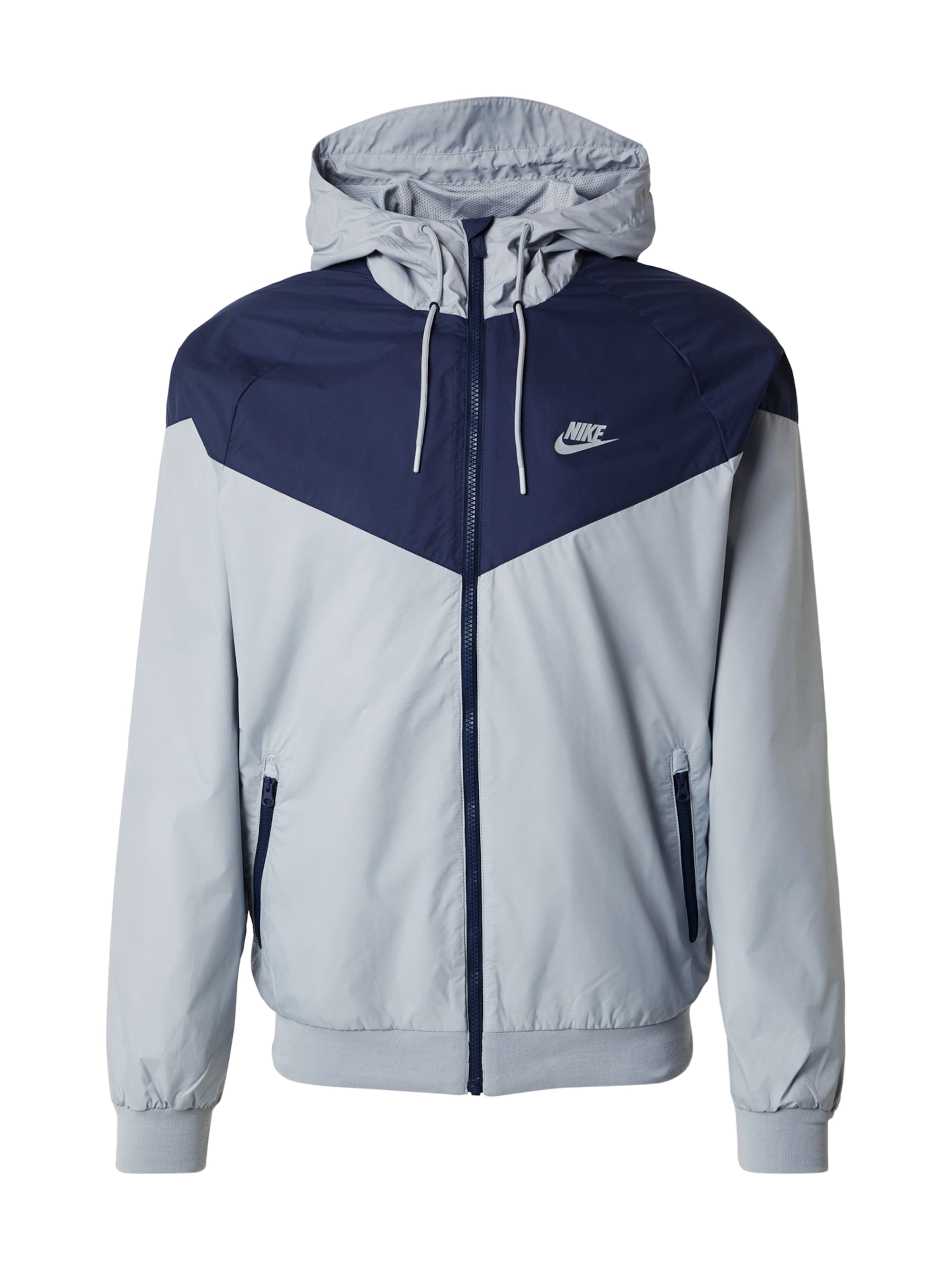 Nike Sportswear Between-Season Jacket in Grey: front