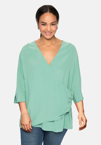 SHEEGO - Blusa en verde: frente