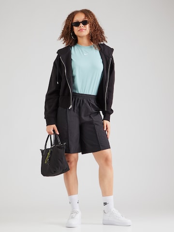 Nike Sportswear T-Shirt 'Essentials' in Grün