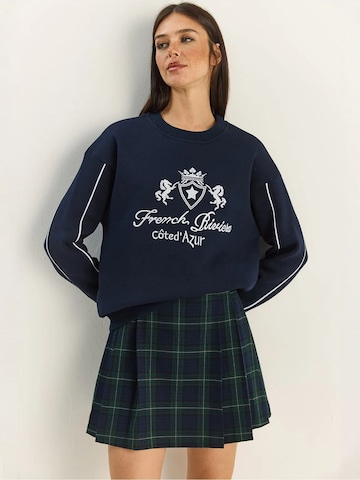 Bianco LucciSweater majica - plava boja: prednji dio