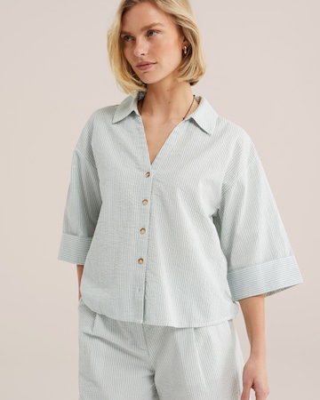 Bluză de la WE Fashion pe albastru: față