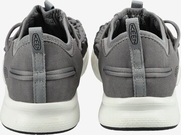 Scarpa stringata sportiva di KEEN in grigio