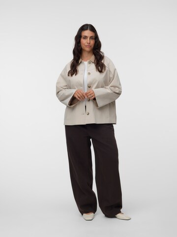 Vero Moda Curve - Chaqueta de entretiempo 'VMCChelsea Poppy' en beige