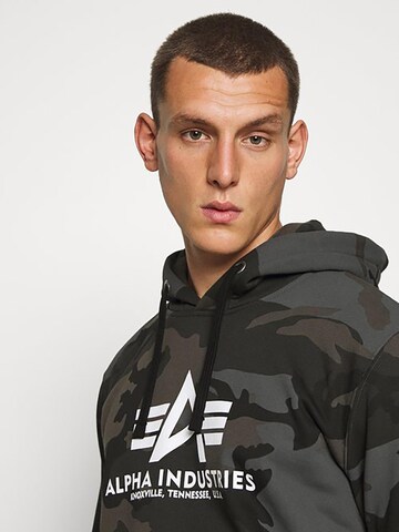 ALPHA INDUSTRIES Tréning póló 'Basic Camo' - fekete