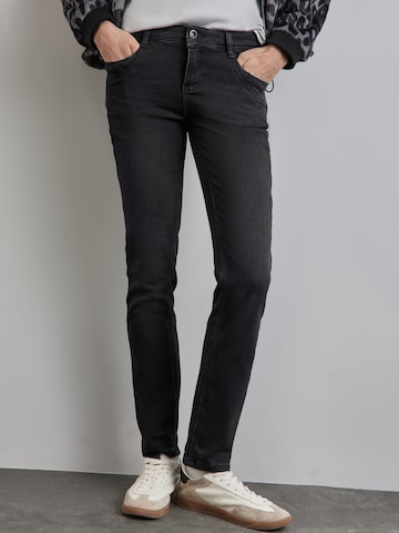 STREET ONE Slimfit Τζιν 'Jane' σε μαύρο: μπροστά