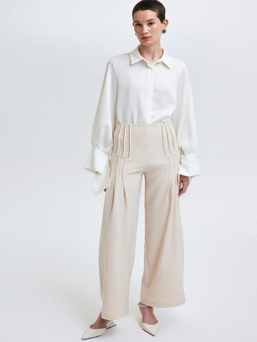 Touche Prive Bandplooibroek in Beige: voorkant