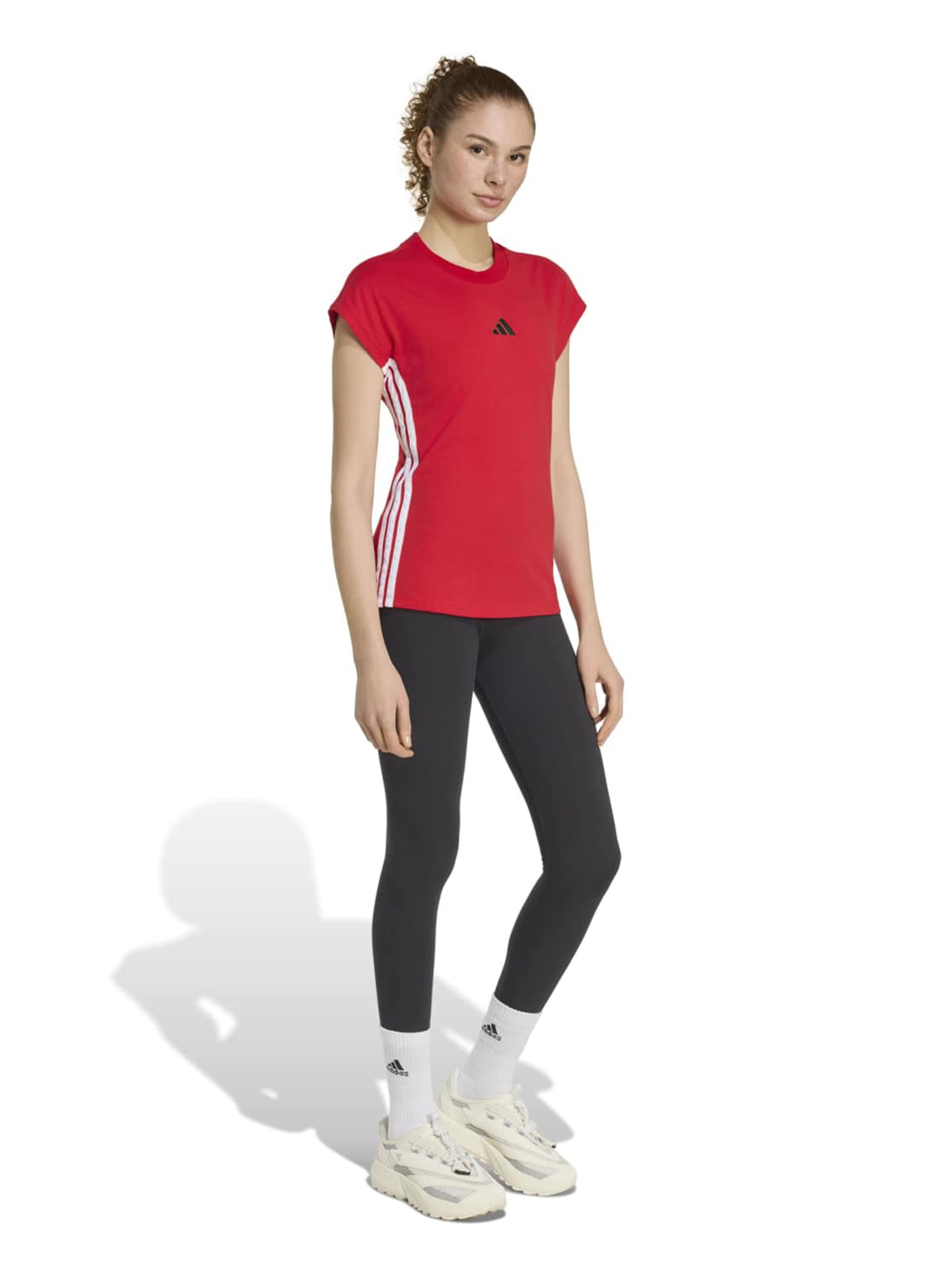 T-shirt fonctionnel ADIDAS SPORTSWEAR en rouge