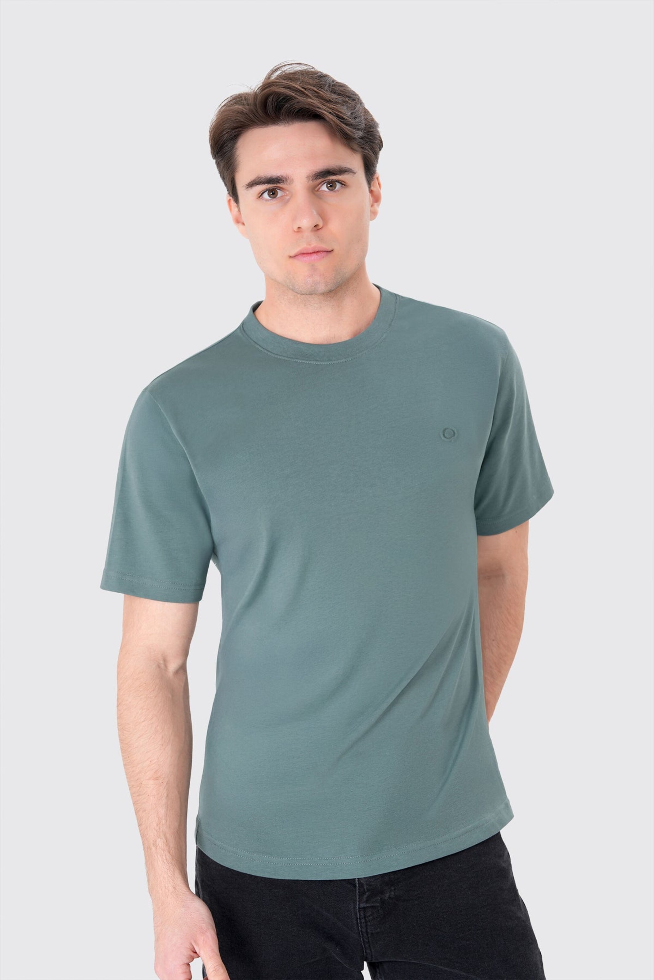 UNIQVIBE Shirt in Green: front