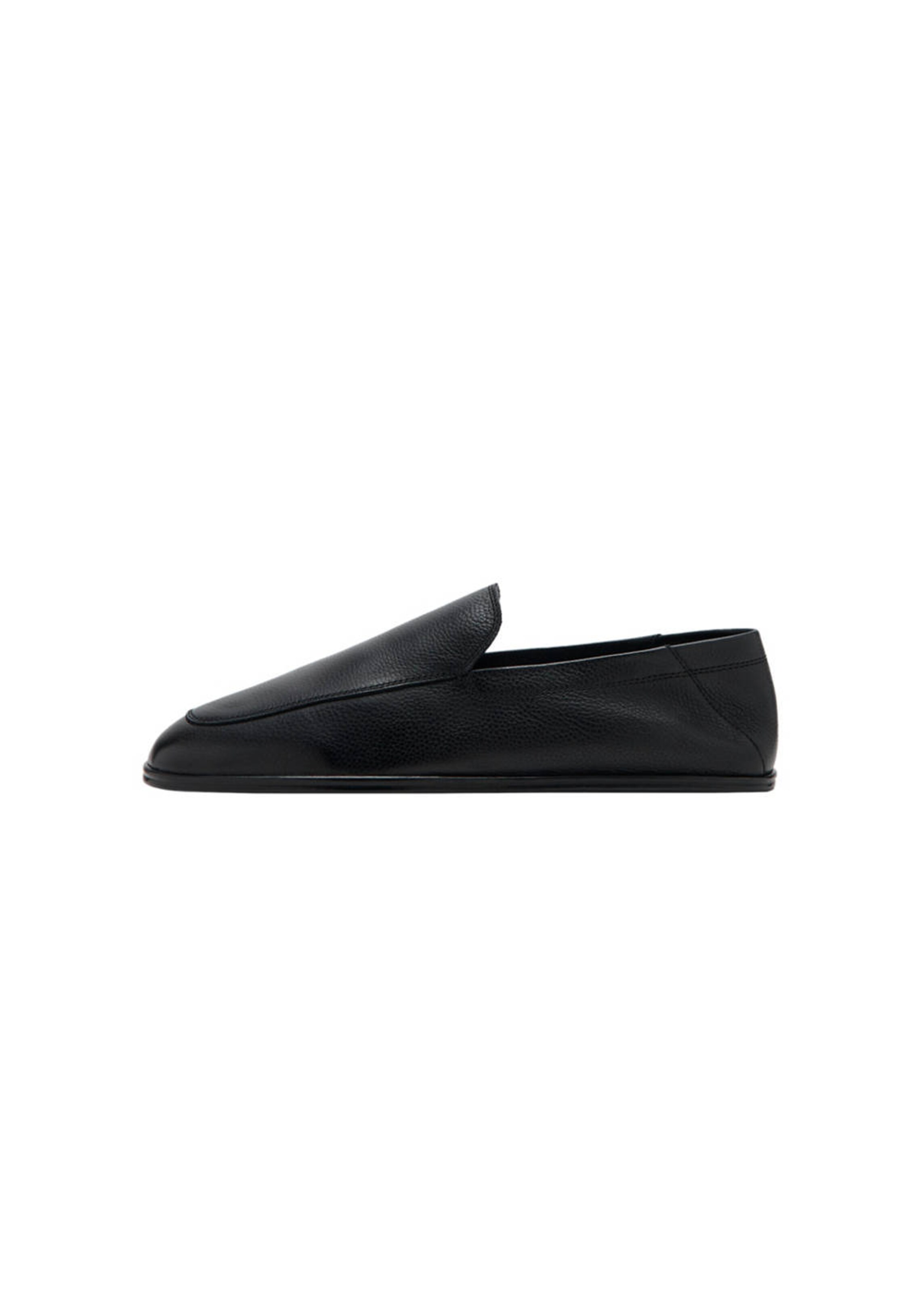 MANGO MAN Moccasins in Black: front