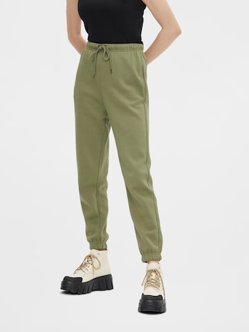PIECES Tapered Pants 'Chilli' in Green: front