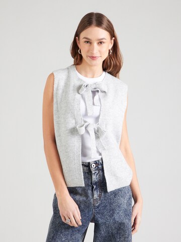 Gilet in maglia di PIECES in grigio: frontale