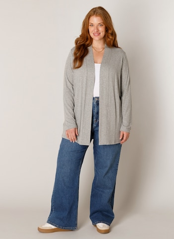 BASE LEVEL CURVY Strickjacke in Grau