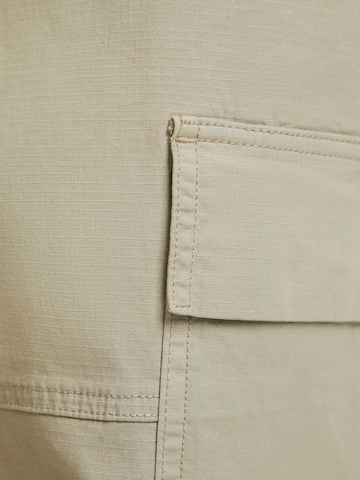 Bershka Ohlapna forma Kargo hlače | rjava barva