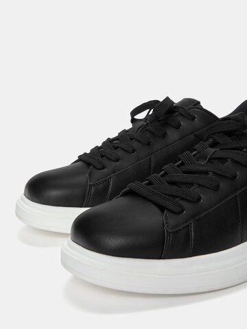 Sneaker bassa di Pull&Bear in nero