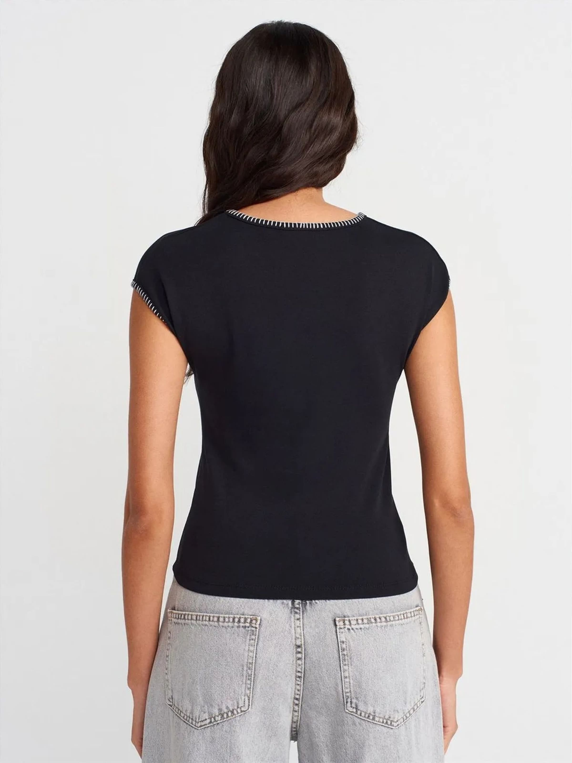 Maglietta di Dilvin in nero