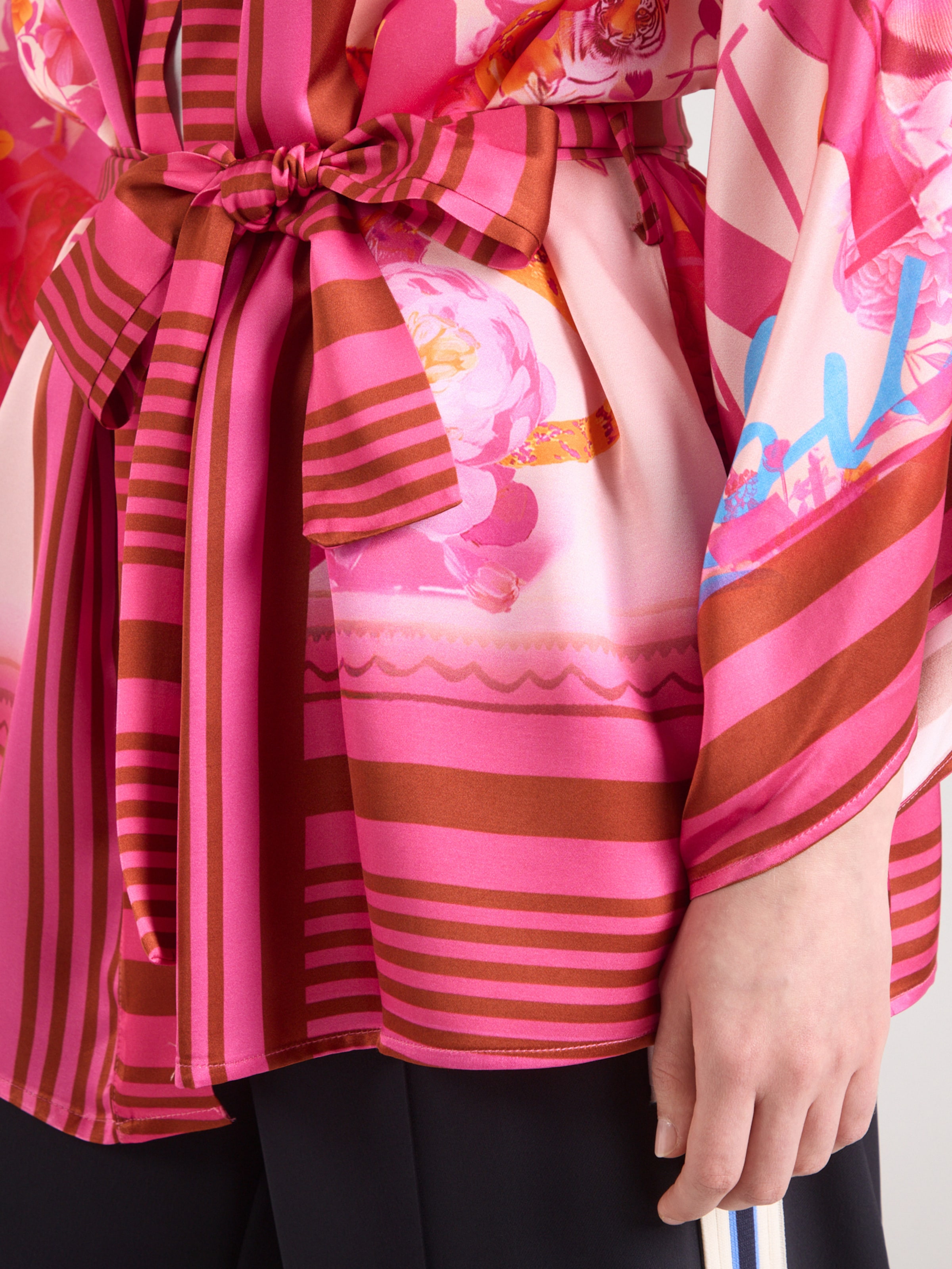 miss goodlife Chimono 'Blush Tiger' pe Roz Pastel, Roz Închis