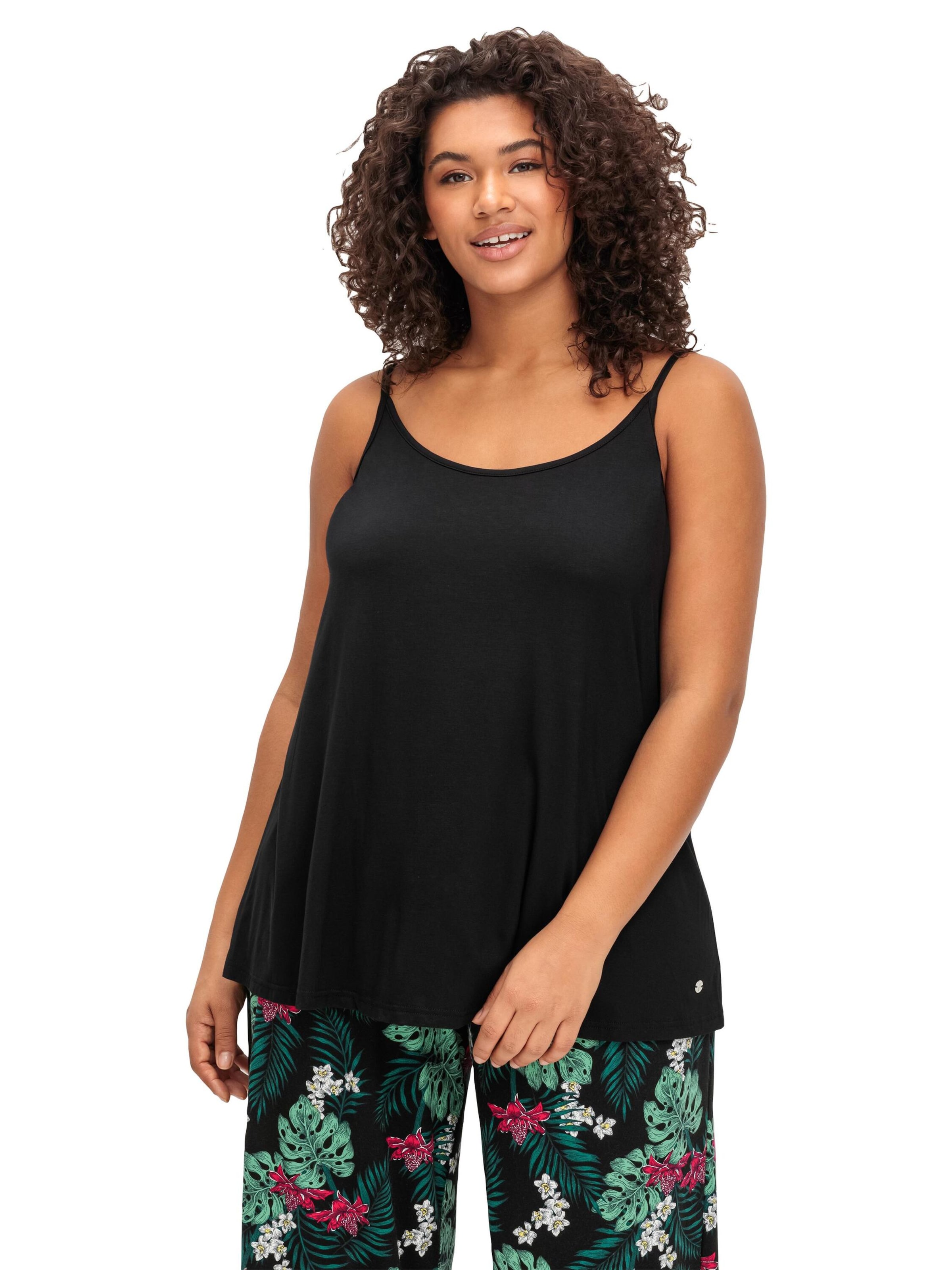 Top de la SHEEGO pe negru: față