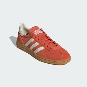 ADIDAS ORIGINALS - Sapatilhas baixas 'Handball Spezial' em vermelho