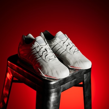 Baskets basses 'Adiracer Audi Revolut F1 Team' ADIDAS ORIGINALS en blanc
