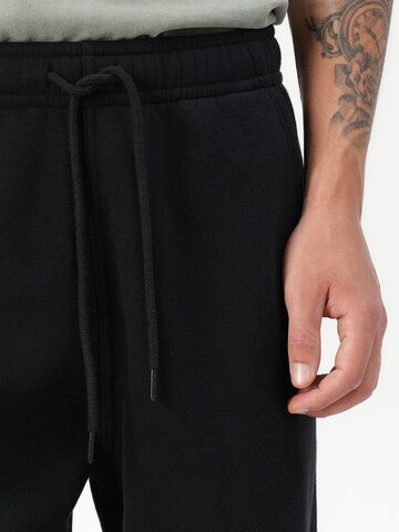 Abercrombie & Fitch Baggy Trousers 'ESSENTIAL' in Black