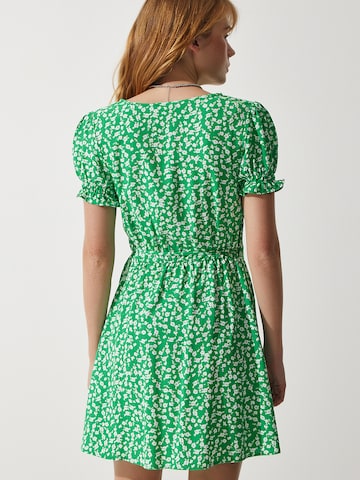 Happiness İstanbul Платье в Зеленый