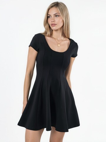 Busem Kleid in Schwarz: Vorderseite